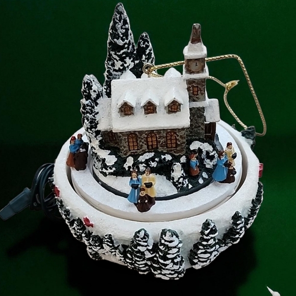 2006 Thomas Kinkade Holiday Celebrations Illuminated Holiday Ornament - Picture 1 of 7